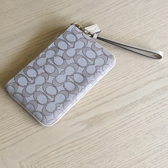 LAST ONE‼️Coach Stone Ivory Wristlet - Picture 2 of 11